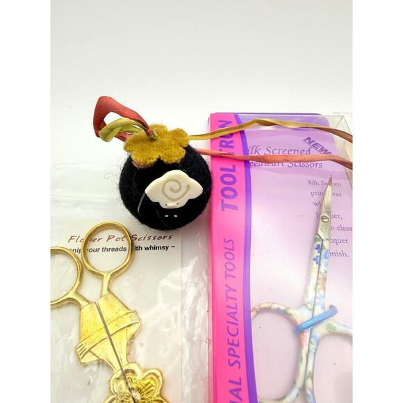 4 Unopened Vintage Embroidery Scissors w/ Black Sheep | Kelmscott, Premax, Italy - Picture 6 of 6